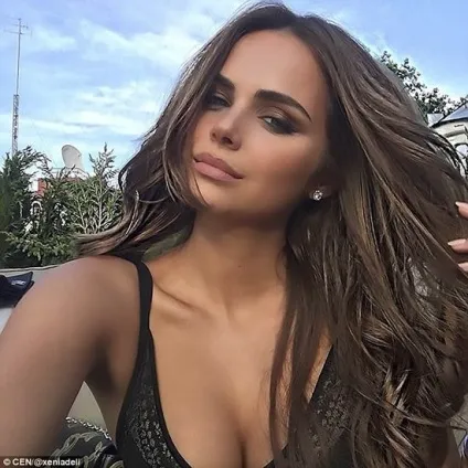 27-Літня модель playboy, яка вийшла заміж за 63-річного мільярдера, відсвяткувала річницю (playboy) 27-Літня модель playboy, яка вийшла заміж за 63-річного мільярдера, відсвяткувала річницю