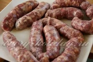 Домашні ковбаски зі свинини, запечені в духовці (свинини) Домашні ковбаски зі свинини, запечені в духовці