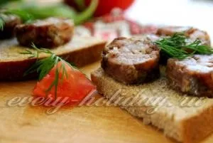 Домашні ковбаски зі свинини, запечені в духовці (в духовці) Домашні ковбаски зі свинини, запечені в духовці