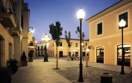 Аутлет ла року віладж (outlet la roca village) в Барселоні (аутлет в Барселоні) Аутлет ла року віладж (outlet la roca village) в Барселоні