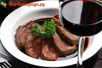 Чим закушують червоне вино