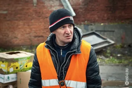 Бомж зі звалища як, я з'їв собаку! (З'їв) Бомж зі звалища як, я з'їв собаку!