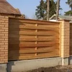 Дерев'яний паркан з обрізної дошки своїми руками - фото і відео (обрізний) Дерев'яний паркан з обрізної дошки своїми руками - фото і відео