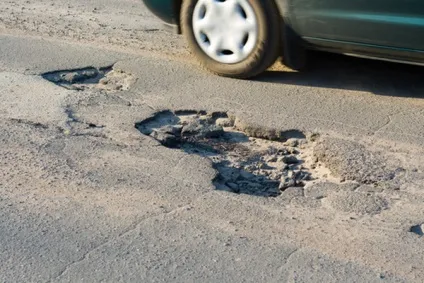 Як їздити по розбитим дорогам, щоб уберегти себе і авто - правила водіння і поради по догляду за (дорогах) Як їздити по розбитим дорогам, щоб уберегти себе і авто - правила водіння і поради по догляду за