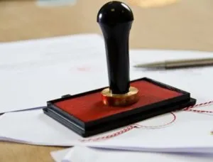Довіреність на продаж будинку із земельною ділянкою, детальна інформація про документ і особливості (довіреність на продаж будинку із земельною ділянкою; продаж землі за дорученням; довіреність на землю; як продати ділянку за дорученням) Довіреність на продаж будинку із земельною ділянкою, детальна інформація про документ і особливості
