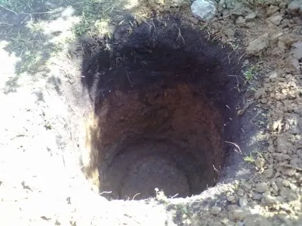 Яку мінімально за розміром потрібно викопати яму під туалет на дачі (мінімум) Яку мінімально за розміром потрібно викопати яму під туалет на дачі