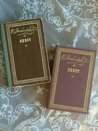 Клатчі у вигляді книг