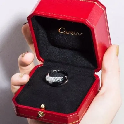 Кільце trinity (52 фото) потрійне кільце в стилі cartier, його особливості та історія (потрійне) Кільце trinity (52 фото) потрійне кільце в стилі cartier, його особливості та історія