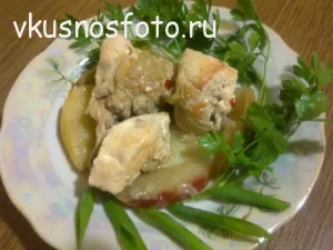 Курка тушкована з яблуками, смачно з фото (яблуками) Курка тушкована з яблуками, смачно з фото