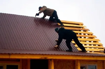 Кріплення профнастилу саморізами на даху (саморізами) Кріплення профнастилу саморізами на даху