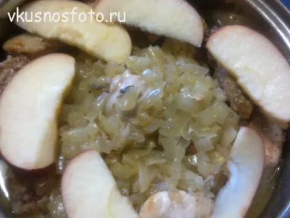 Курка тушкована з яблуками, смачно з фото (яблуками) Курка тушкована з яблуками, смачно з фото