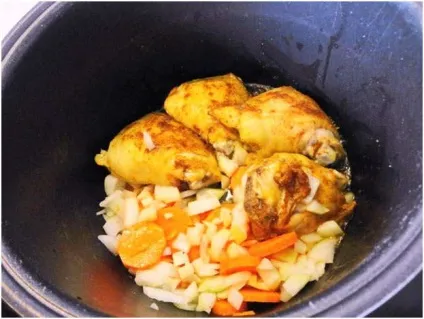 Курка з кабачками в мультиварці