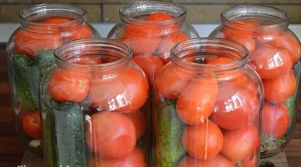Мариновані огірки і помідори покроковий рецепт з фото (огірки) Мариновані огірки і помідори покроковий рецепт з фото