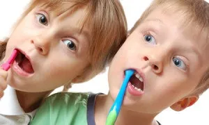 Наліт Прістлі причини і фото чорних зубів у дітей в 1-2 роки, лікування (наліт) Наліт Прістлі причини і фото чорних зубів у дітей в 1-2 роки, лікування