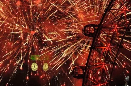 Новорічні феєрверки, подорожуємо разом