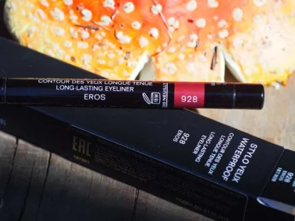 Ефект червоних очей - олівець для очей chanel stylo yeux 928 eros - елена Чемезова