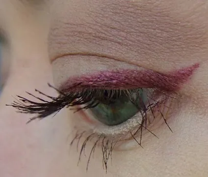 Ефект червоних очей - олівець для очей chanel stylo yeux 928 eros - елена Чемезова