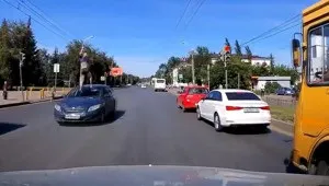 П'яний бидлан захотів навчити дівчину паркуватися (захотів) П'яний бидлан захотів навчити дівчину паркуватися