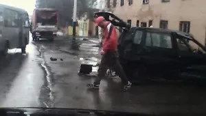 П'яний бидлан захотів навчити дівчину паркуватися (захотів) П'яний бидлан захотів навчити дівчину паркуватися