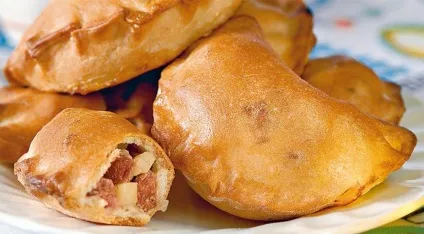 Прості пиріжки з куркою і картоплею (куркою) Прості пиріжки з куркою і картоплею