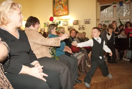 Професійні мами 11 сімей, сотня дітей, 15 онуків (онуків) Професійні мами 11 сімей, сотня дітей, 15 онуків