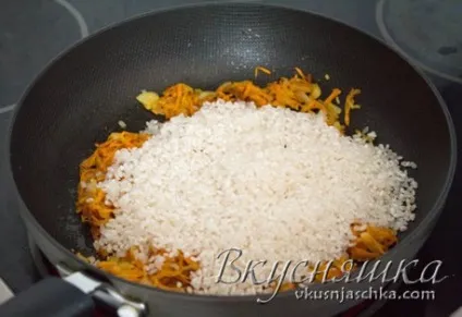Рис в сковороді розсипчастий