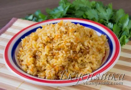 Рис в сковороді розсипчастий