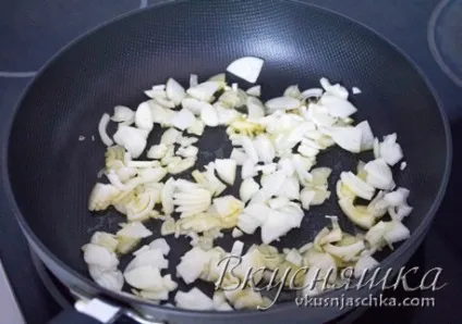 Рис в сковороді розсипчастий