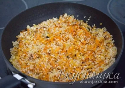 Рис в сковороді розсипчастий