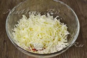 Салат з курячою грудкою, з помідорами і сиром (майонез) Салат з курячою грудкою, з помідорами і сиром