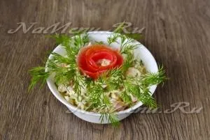Салат з курячою грудкою, з помідорами і сиром (сиром) Салат з курячою грудкою, з помідорами і сиром