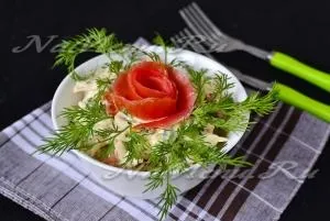 Салат з курячою грудкою, з помідорами і сиром (спеції) Салат з курячою грудкою, з помідорами і сиром