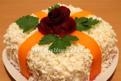 Салат «натхнення» з куркою і маринованими грибами
