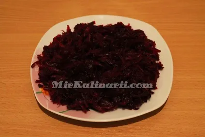 Салат «натхнення» з куркою і маринованими грибами