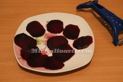 Салат «натхнення» з куркою і маринованими грибами