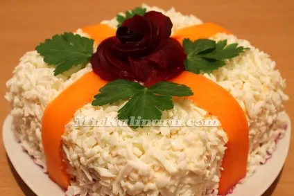 Салат «натхнення» з куркою і маринованими грибами