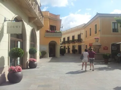 Шопінг в іспанії (Барселоні), la roca village outlet (village) Шопінг в іспанії (Барселоні), la roca village outlet
