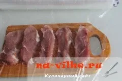 Свинячі відбивні з картоплею і сиром в духовці - рецепт з фото (духовці) Свинячі відбивні з картоплею і сиром в духовці - рецепт з фото