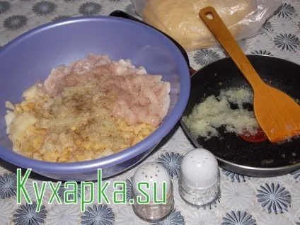 Тартарскій пиріжок ечпочмак з куркою, страви по-домашньому з фото крок за кроком рецепта (пиріжок) Тартарскій пиріжок ечпочмак з куркою, страви по-домашньому з фото крок за кроком рецепта