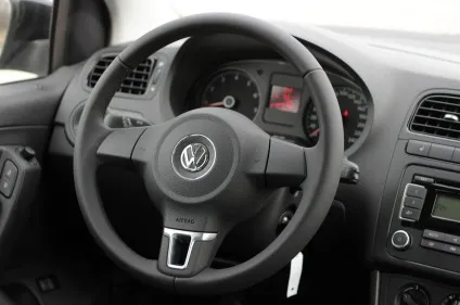 Тест-драйв hyundai solaris (хенде Соляріс) проти volkswagen polo sedan (фольксваген поло седан) (hyundai) Тест-драйв hyundai solaris (хенде Соляріс) проти volkswagen polo sedan (фольксваген поло седан)