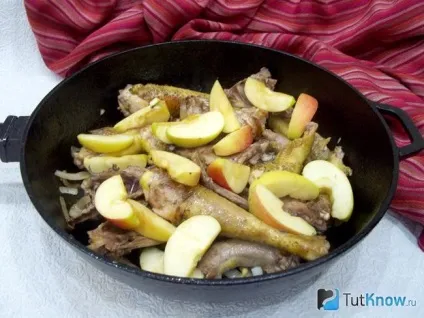 Тушкована курка з яблуками покроковий рецепт (яблуками) Тушкована курка з яблуками покроковий рецепт