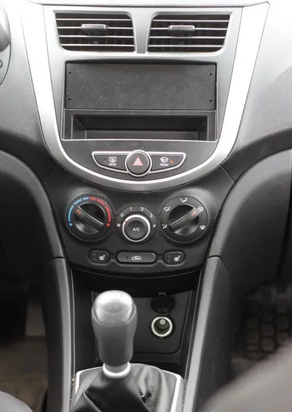 Тест-драйв hyundai solaris (хенде Соляріс) проти volkswagen polo sedan (фольксваген поло седан) (solaris) Тест-драйв hyundai solaris (хенде Соляріс) проти volkswagen polo sedan (фольксваген поло седан)