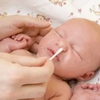 Доглядати дитиною 1 місяць