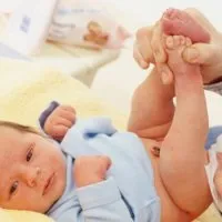 Доглядати дитиною 1 місяць