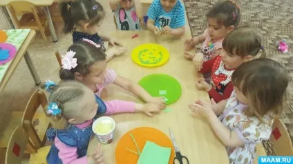 Є чудо вічне на світлі, і це чудо (ранній розвиток) Є чудо вічне на світлі, і це диво