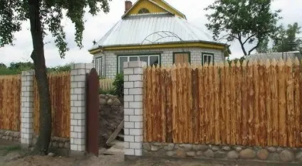 Огорожа з дошки необрізної (дошки) Огорожа з дошки необрізної