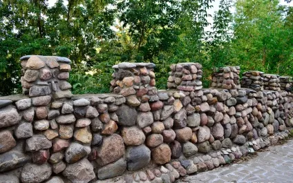 Паркани з кругляка (паркани з граніту) Паркани з кругляка