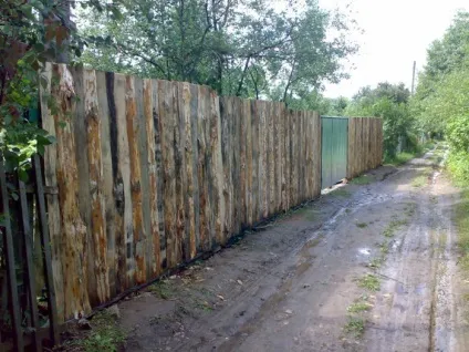 Огорожа з дошки необрізної (необрізної) Огорожа з дошки необрізної