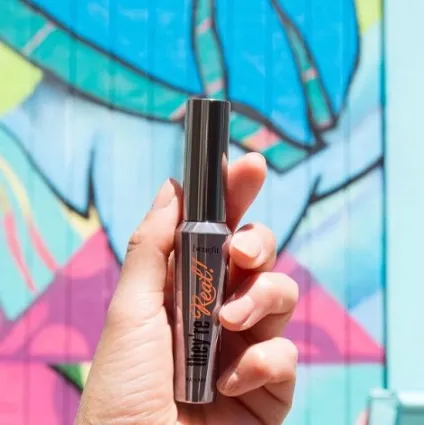 7 Цікавих фактів про косметику benefit - територія стилю і творчості