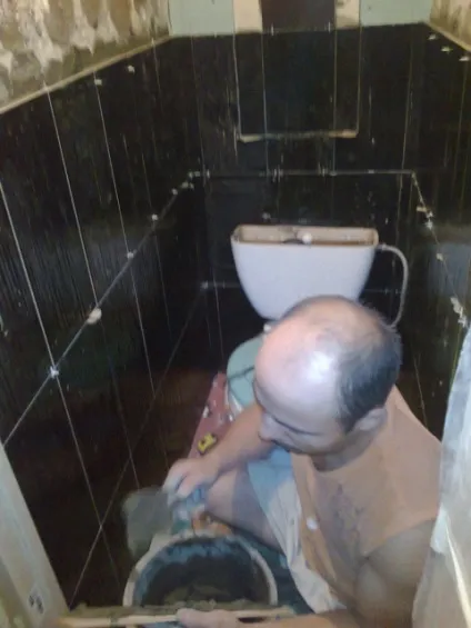 Абсолютно чорний туалет